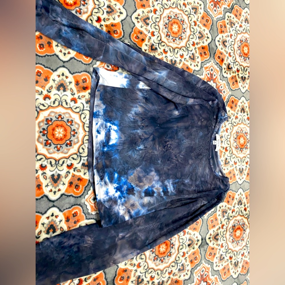 tie-dye long sleeve shirt